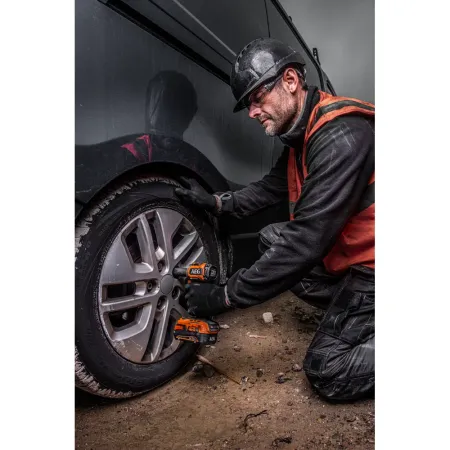 Бесщеточный аккумуляторный гайковерт BSS18S12BL-0 AEG