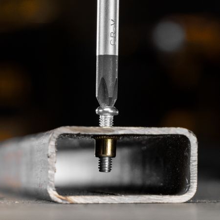 Заклепки резьбовые, стальные, оцинкованные, М4, пластиковый кейс, 140 шт. Denzel