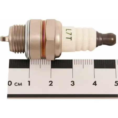 Свеча зажигания для бензопил Gigant SKL10-01