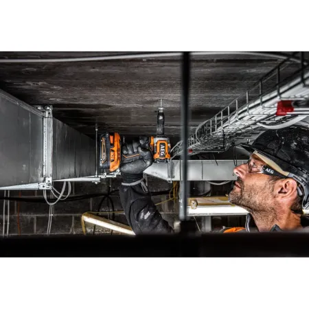 Бесщеточный аккумуляторный гайковерт BSS18S12BL-0 AEG