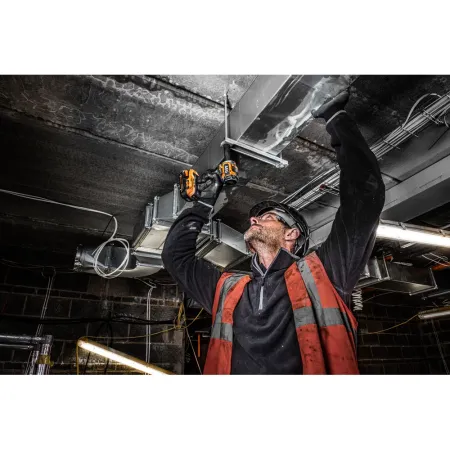 Бесщеточный аккумуляторный гайковерт BSS18S12BL-0 AEG