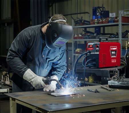 ЗУБР RED FORCE, MIG / MAG, FCAW, MMA, TIG, 160 А, полуавтомат сварочный, с газом / без газа, горелка ПСГ-180 (ПСГ-М5-160)