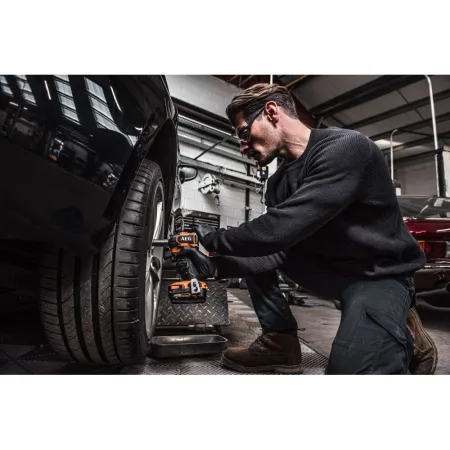 Ударный гайковерт BSS18S12BL2-0 AEG