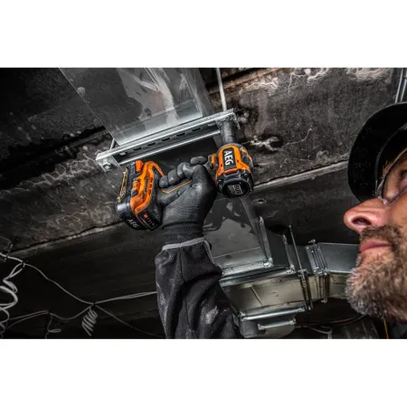 Бесщеточный аккумуляторный гайковерт BSS18S12BL-0 AEG