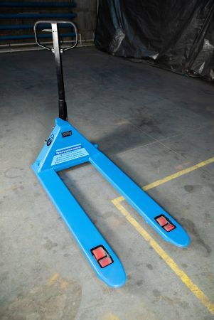 Тележка гидравлическая 2500 кг 1220х685 мм TOR RHP широковильная (полиуретановые колеса)