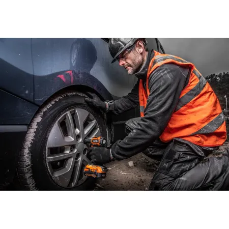 Бесщеточный аккумуляторный гайковерт BSS18S12BL-0 AEG